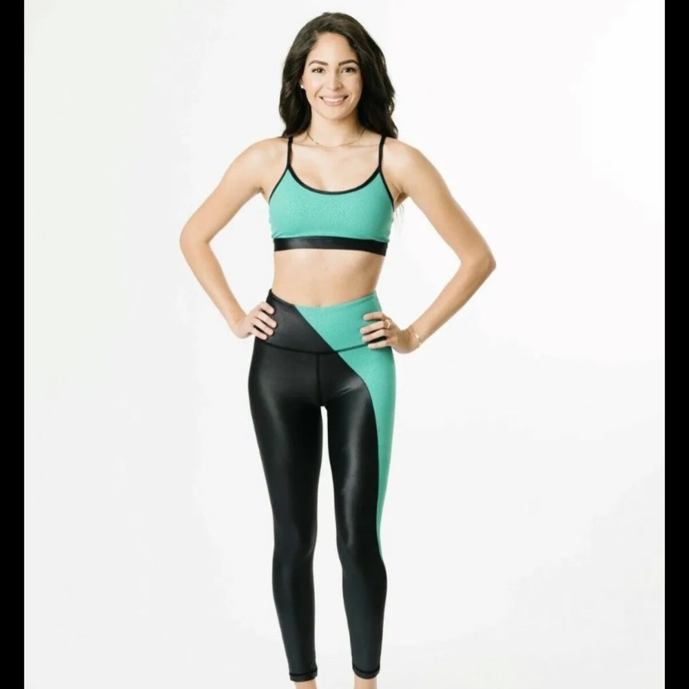 Joplin Stripe Light n Tight Hi-Rise 7/8 24" leggings & Adjustable Strap Bra.